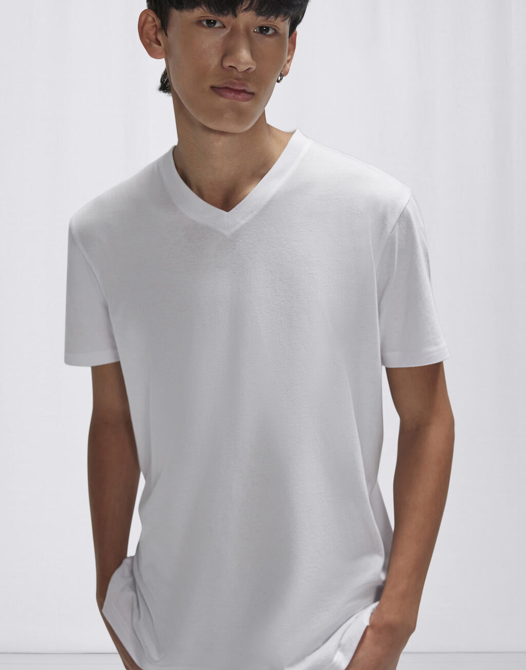 B&C #E150 V T-Shirt