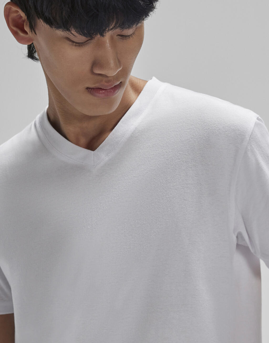 B&C #E150 V T-Shirt