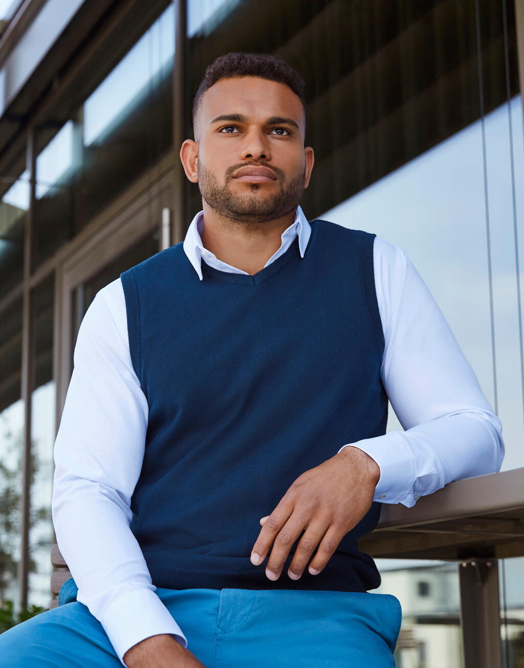 Russell Collection Adults' V-Neck Sleeveless Knitted Pullover