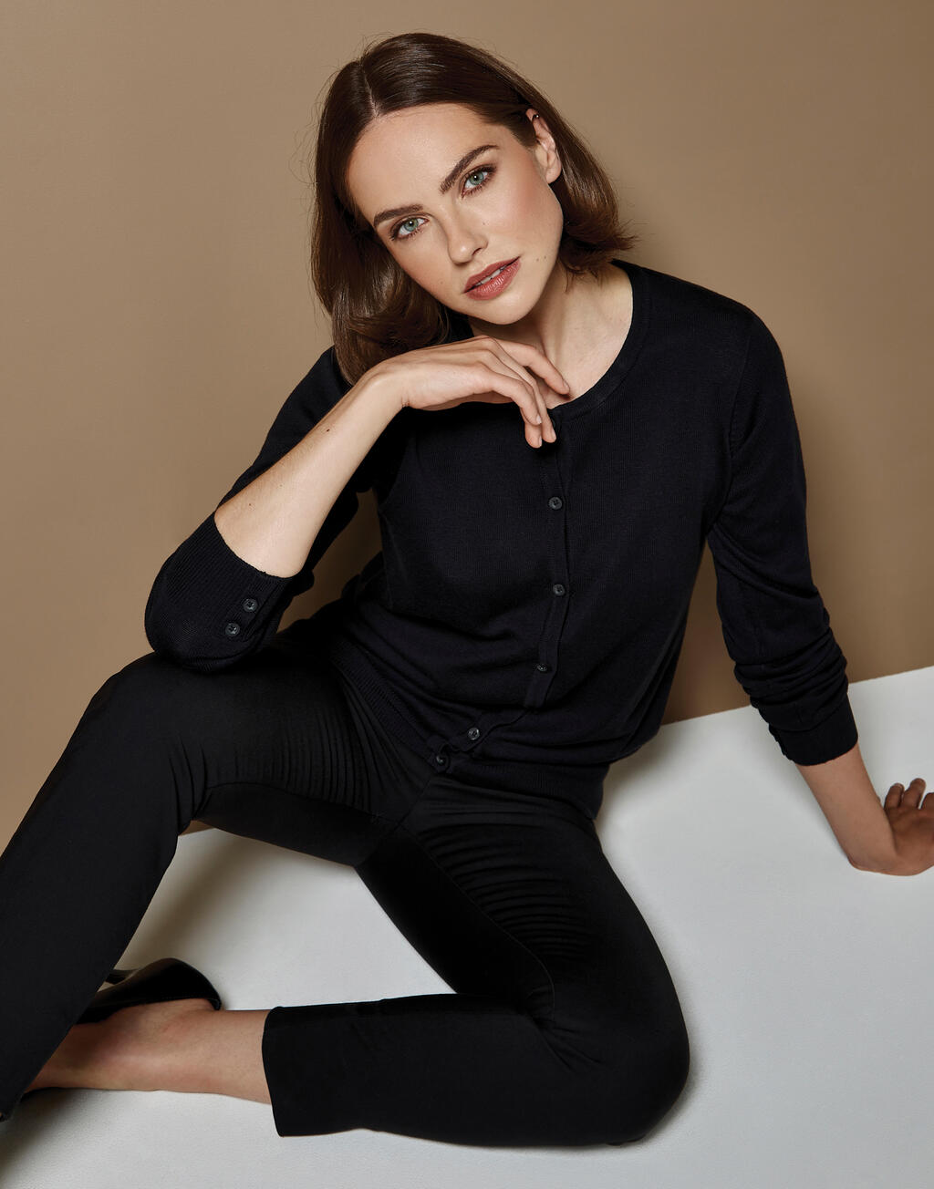 Kustom Kit Women's Classic Fit Arundel Crew Neck Cardigan
