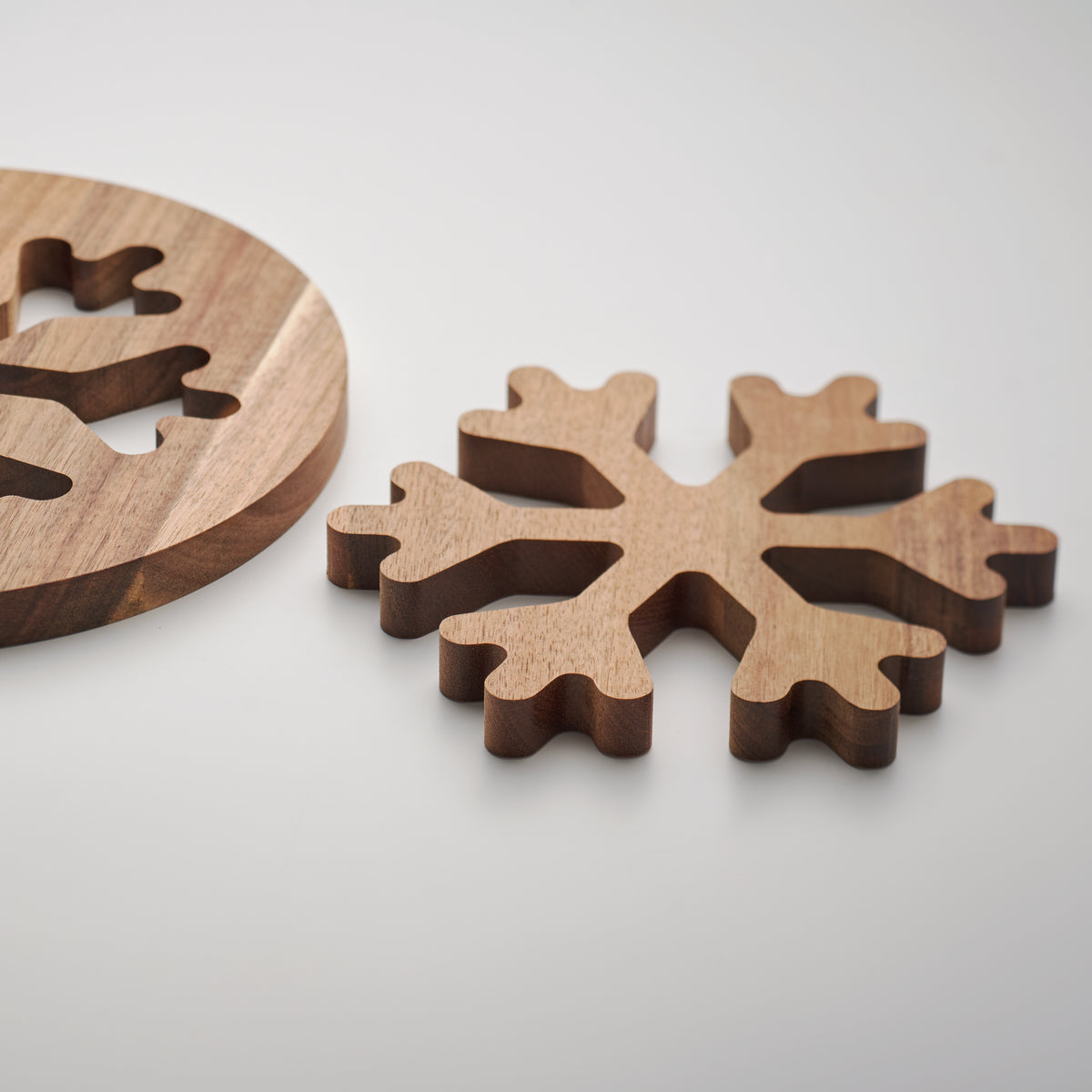 SCAGLIA – Acacia wooden pot holders set – item detail picture