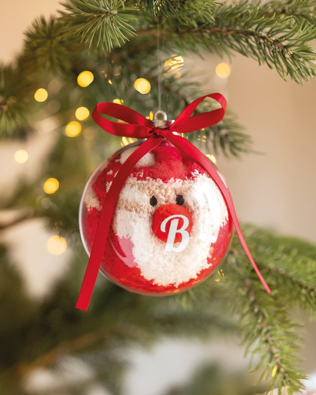 SNUG M – Santa socks in bauble ornament – item picture 1