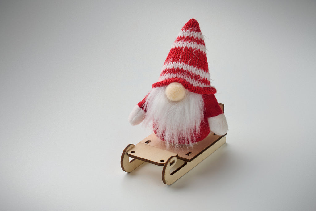 FROSTY SLEIGH – Gnome on wooden sleigh – item picture back
