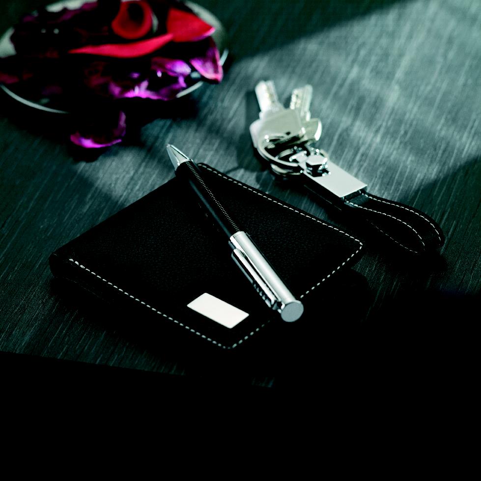 ELEGANCI – Ball pen key ring and wallet – item ambiant picture