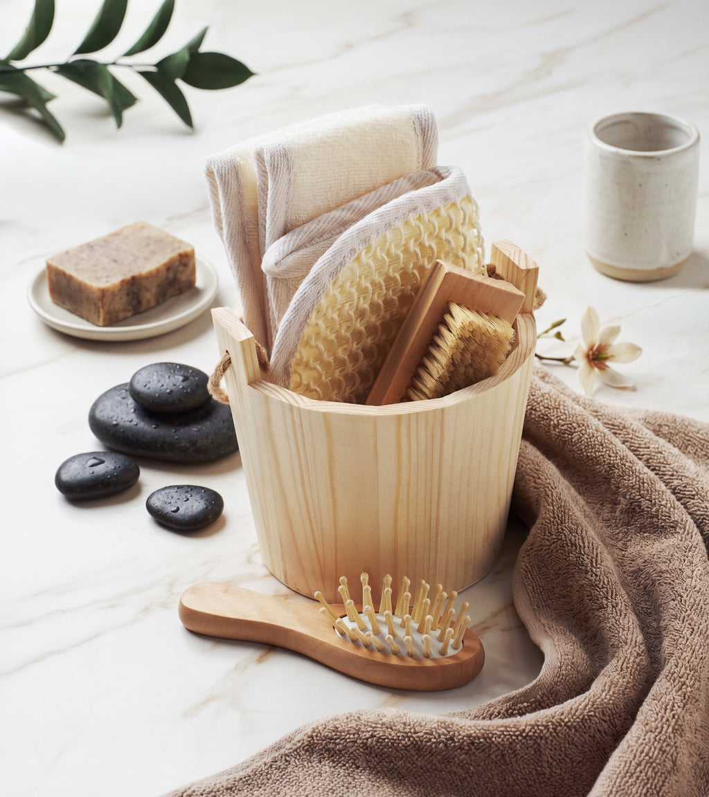 SELFCARE – Bath gift set in wooden bucket – item ambiant picture