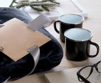 AGRADABLE – Fleece blanket & 2 mugs set – item ambiant picture