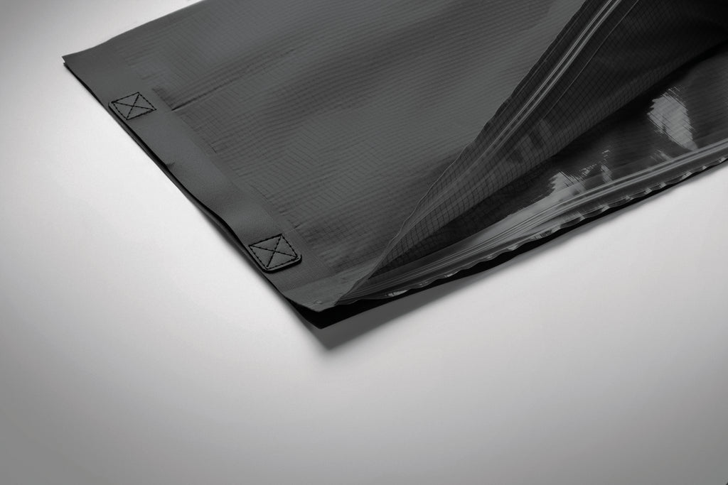 FLOW – Travel vacuum bag 10L – item picture open