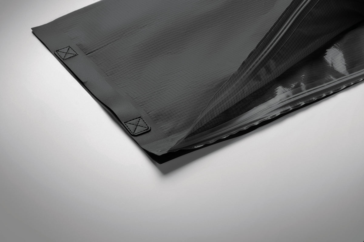 FLOW – Travel vacuum bag 10L – item picture open