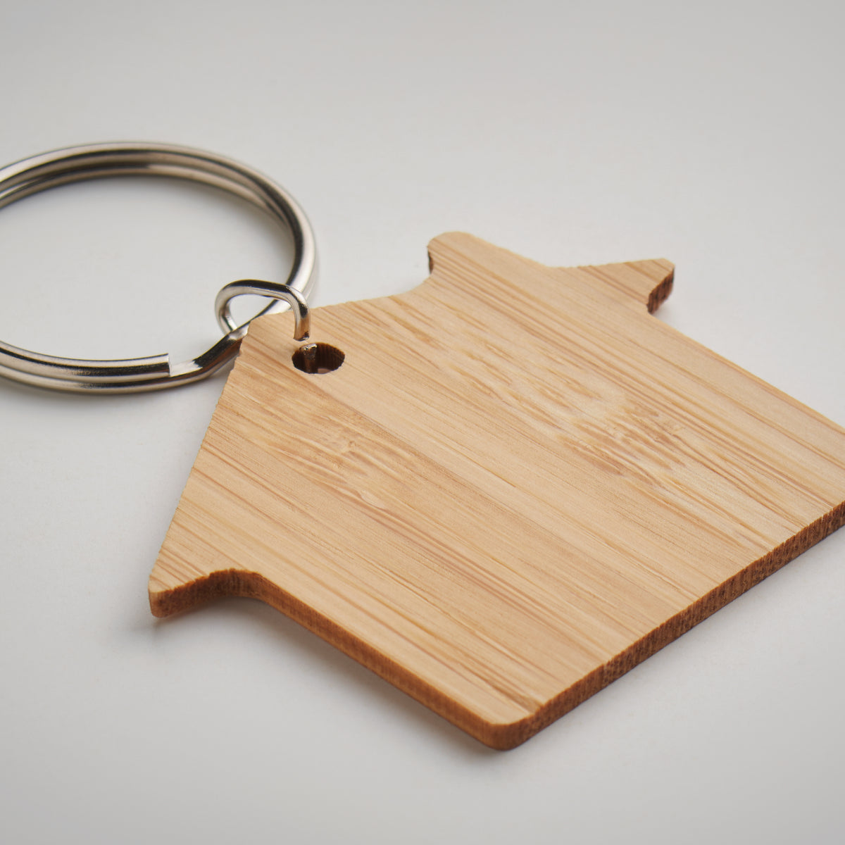 HOUSEBOO – House shaped bamboo key ring – item detail picture