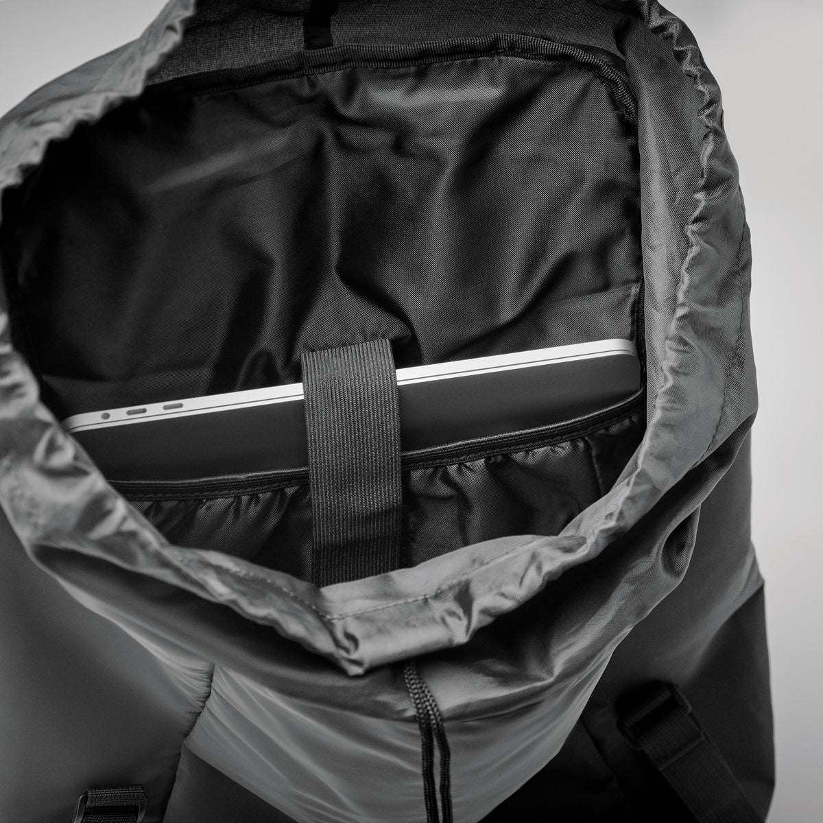 EIGER – Backpack brightening 190T – item picture open